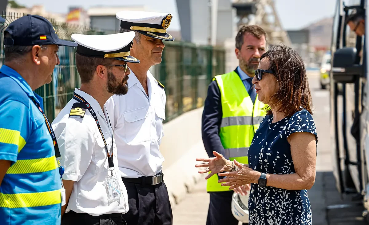 Margarita Robles se desmarca del criterio de Moncloa y sí comparecerá en el Senado a petición del PP