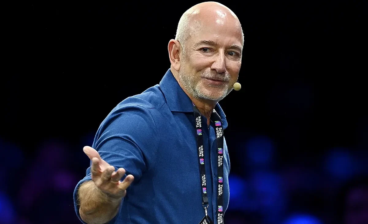 Jeff Bezos compra el 30% del Liverpool por 1.930 millones