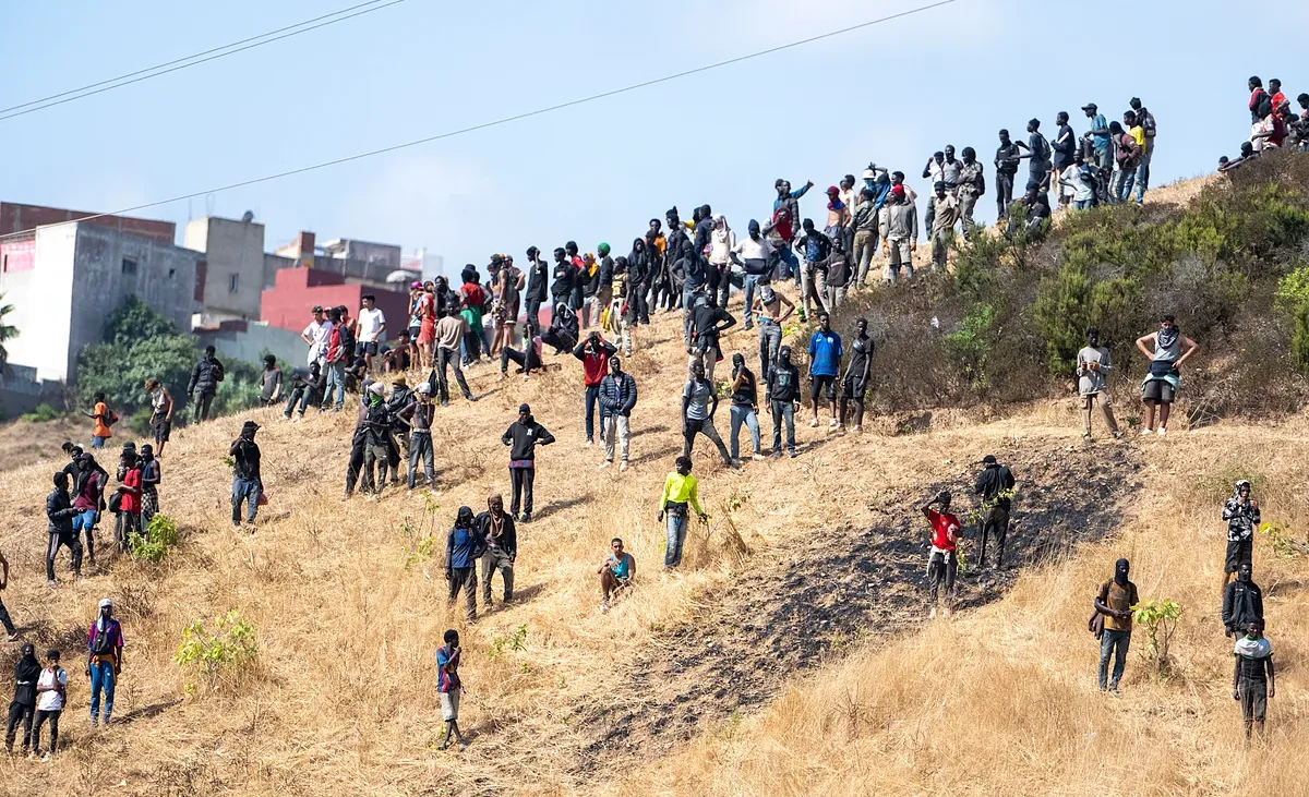 De la paranoia marroquí a la pachorra española en sólo 7.199 pasos: así se vive la «amenaza» del 15-A a ambos lados de la frontera de Ceuta