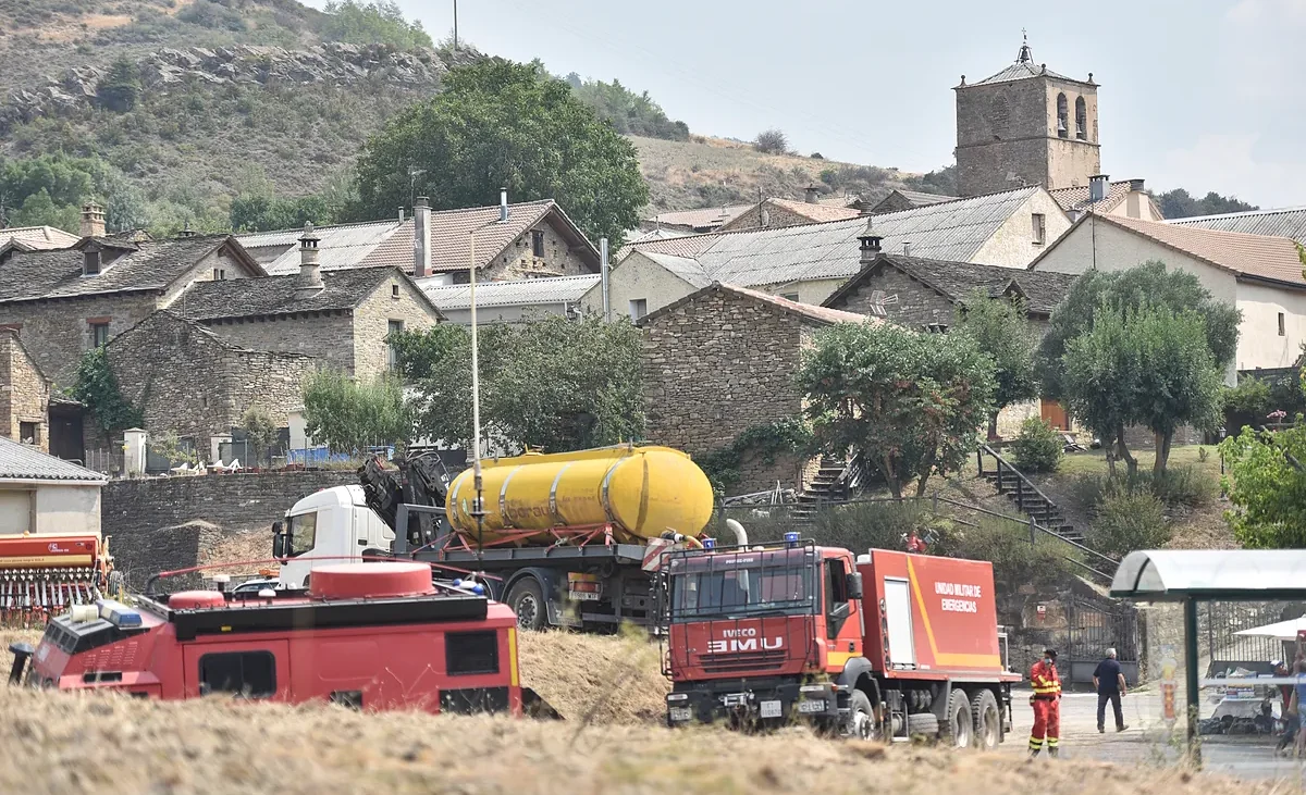 Un militar muerto y 3 heridos al volcar una autobomba de la UME en el incendio de Las Peñas de Riglos