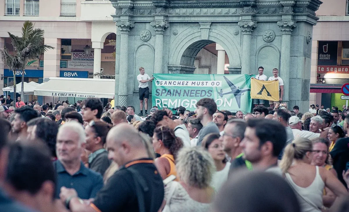 Tensión y polémica en Barcelona por la concentración del grupo ultra Save Europe Act contra la inmigración en plena crisis de Ceuta – El Mundo