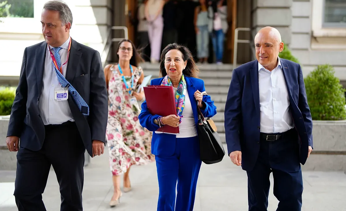 Robles pide «disculpas» a los ceutíes «que se sienten abandonados» y advierte con insistencia a Marruecos: «Son ciudades españolas e intocables»