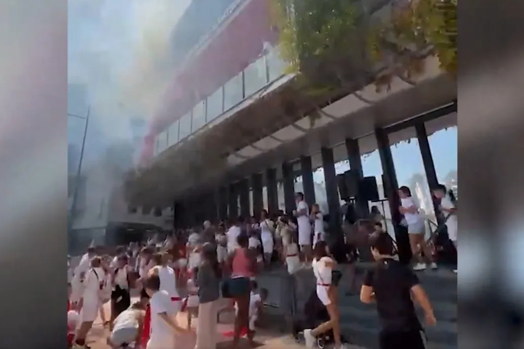 Más de 40 heridos al estallar varios cohetes durante el chupinazo de Noáin (Navarra): «Se empezaron a disparar descontroladamente» – El Mundo