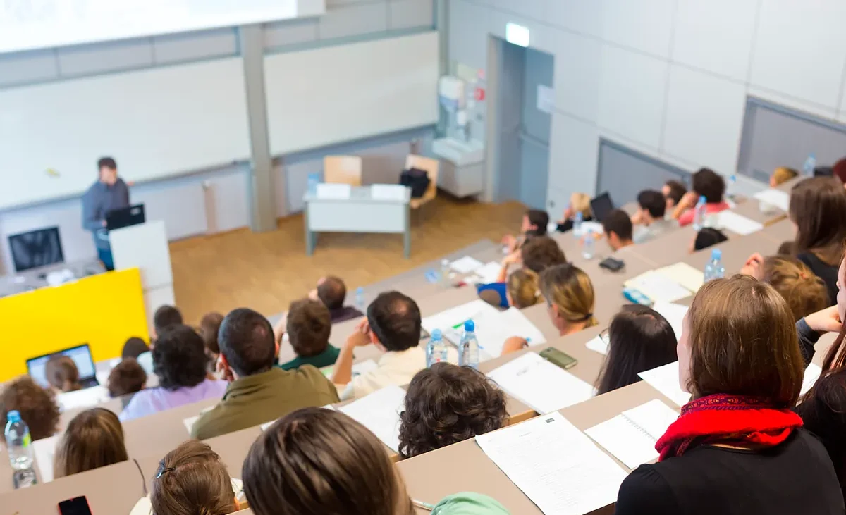 Los estudiantes internacionales en España aportan 8.300 millones a la economía
