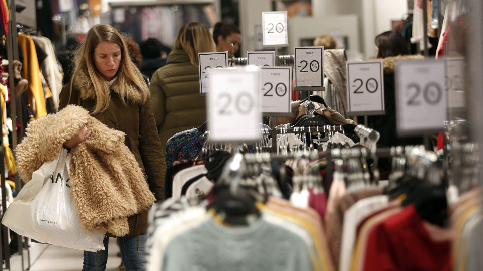 La factura de levantar la verja de un pequeño negocio en Galicia: 2.780 euros de costes fijos al mes – Galiciae