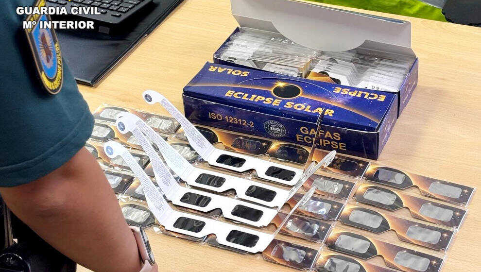 Alerta en Cantabria ante el eclipse: retiran casi un centenar de gafas que no cumplían los requisitos de seguridad – eldiariocantabria.es