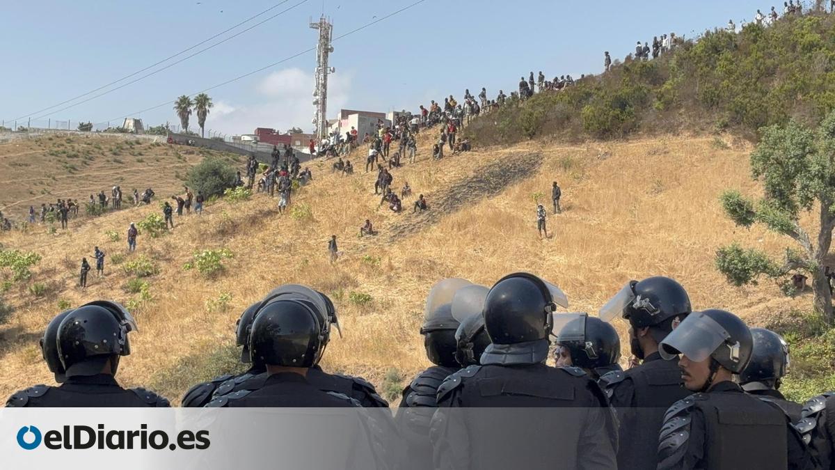 Marruecos intercepta a decenas de personas migrantes que intentan cruzar a Ceuta