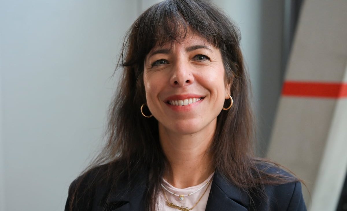 Mujer, de izquierdas y con padres turcos: la inesperada irrupción de Elif Eralp como favorita para gobernar Berlín