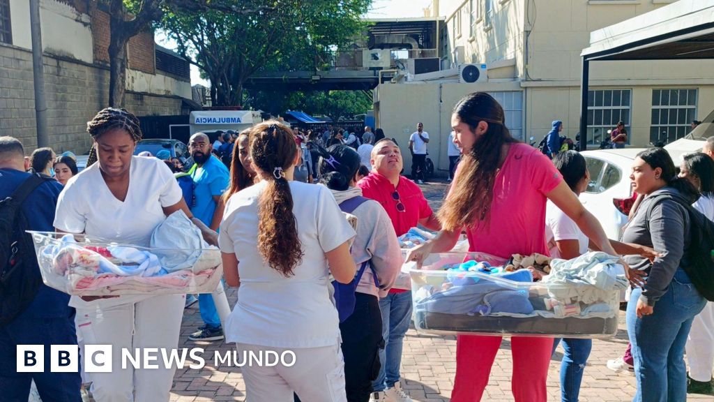 «Mi prioridad era sacar a esos niños»: la historia de una de las imágenes más conmovedoras del terremoto en Colombia