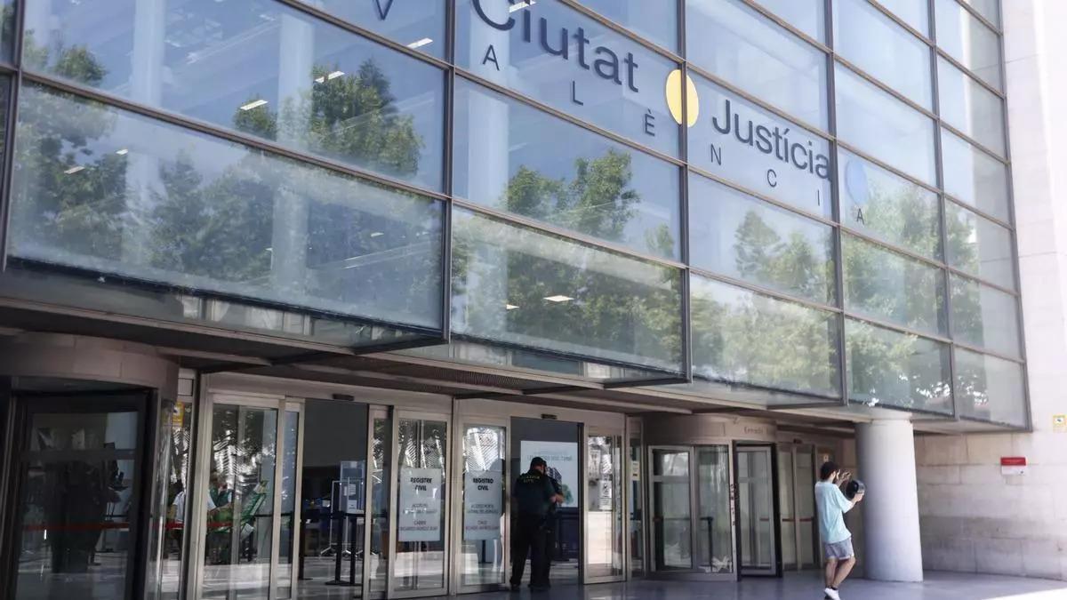 Seis años y medio de cárcel por intentar viajar de València a Rumanía con dos kilos de cocaína – Levante-EMV