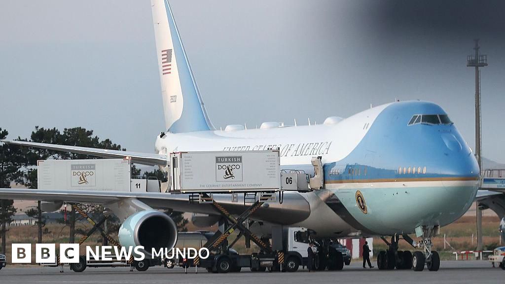 Trump se escondió en un contenedor de comida para cambiar de avión en secreto por una amenaza de Irán, según medios en EE.UU.