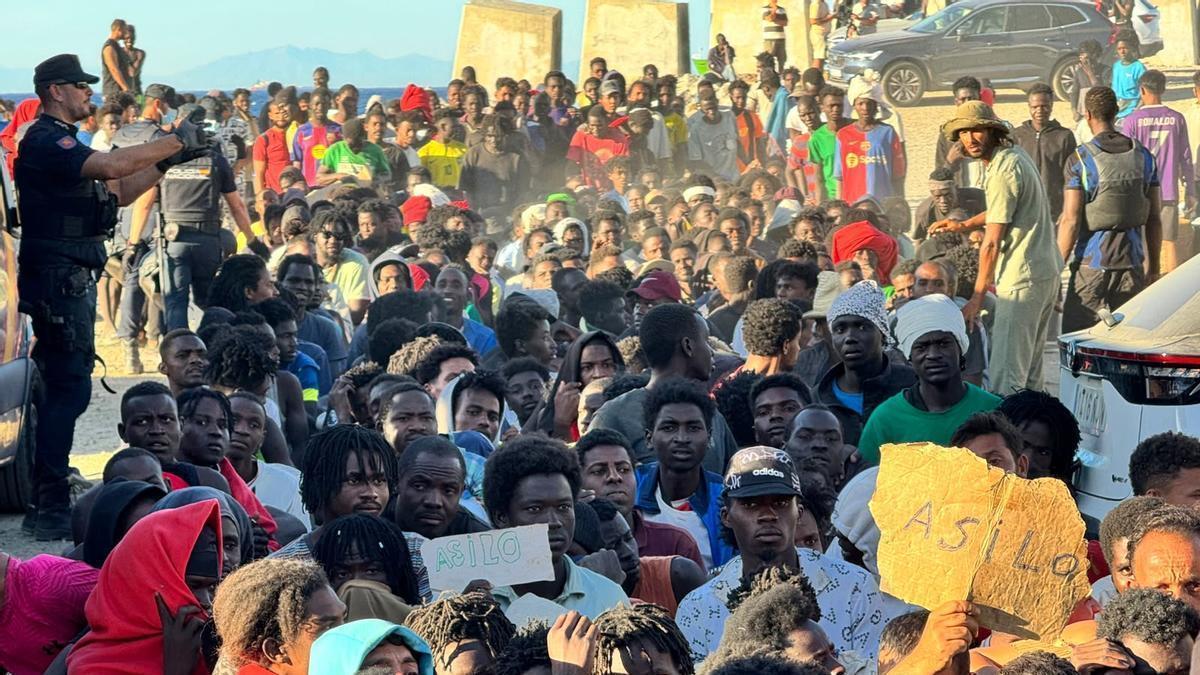Ceuta y Melilla, en directo | Última hora de la crisis migratoria, desaparecidos, situación de los menores y reacciones políticas – El Periódico