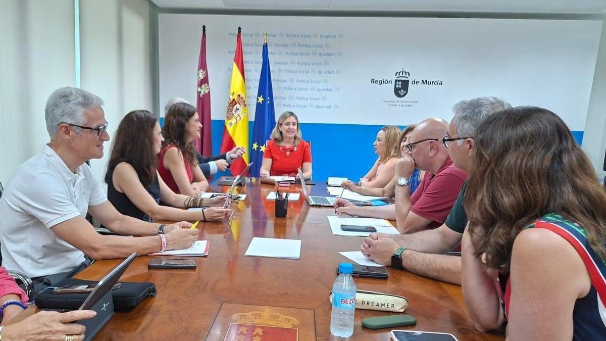 Más de 30.000 murcianos cobran la prestación económica para cuidados en el entorno familiar – La Opinión de Murcia