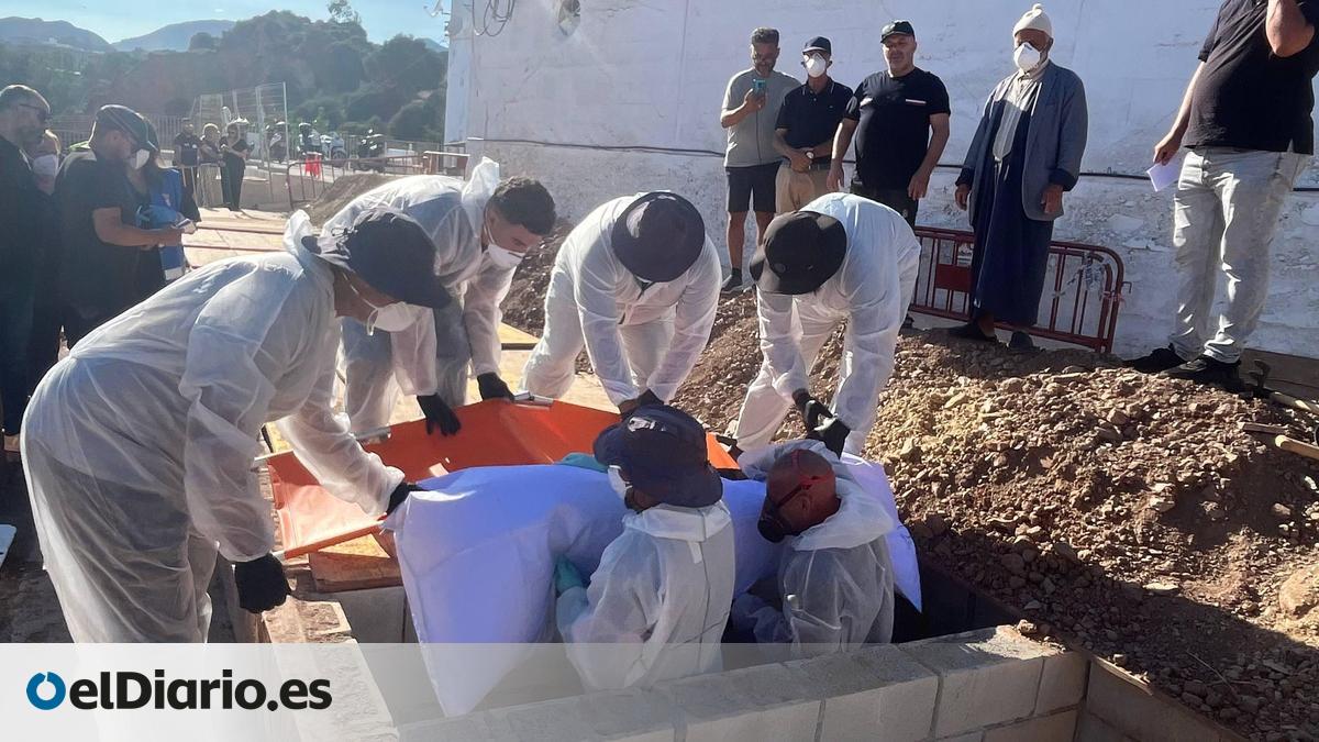 18 cuerpos más para el cementerio de los anónimos: comienzan los entierros de migrantes fallecidos en la entrada a Ceuta