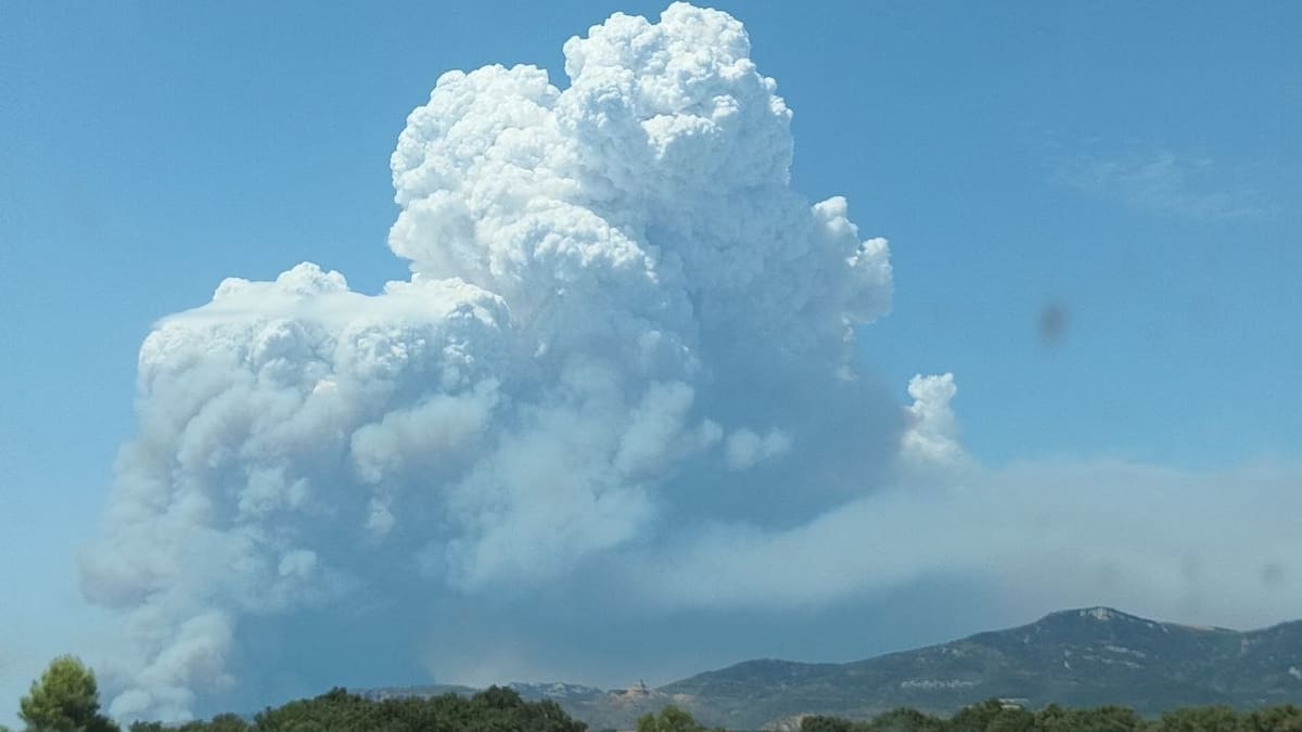 El Gobierno de Aragón ordena la evacuación de Larués, Alastuey y Bailo por el incendio en las Peñas de Riglos – Cadena SER