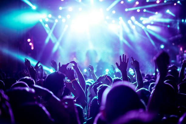 Cuatro años de cárcel para un hombre por violar a una joven en una discoteca: «Me sentía como una muñeca hinchable» – El Periódico