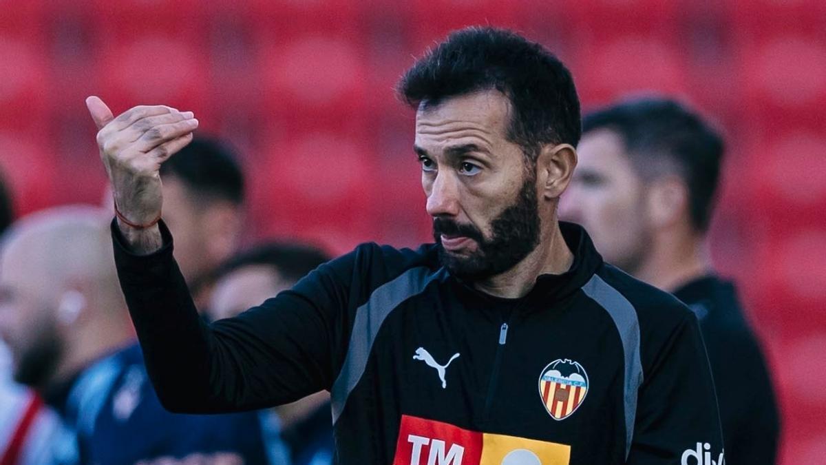 Corberán se queda sin toda su banda derecha del Valencia CF: de Meunier-Rioja a la nada sin fichajes – Superdeporte