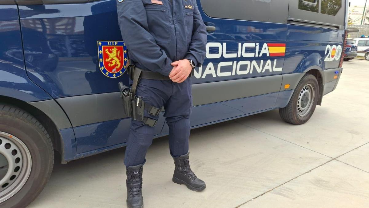 Detenido un hombre por encerrar a su mujer y amenazarla con quemar su casa en Málaga – La Vanguardia