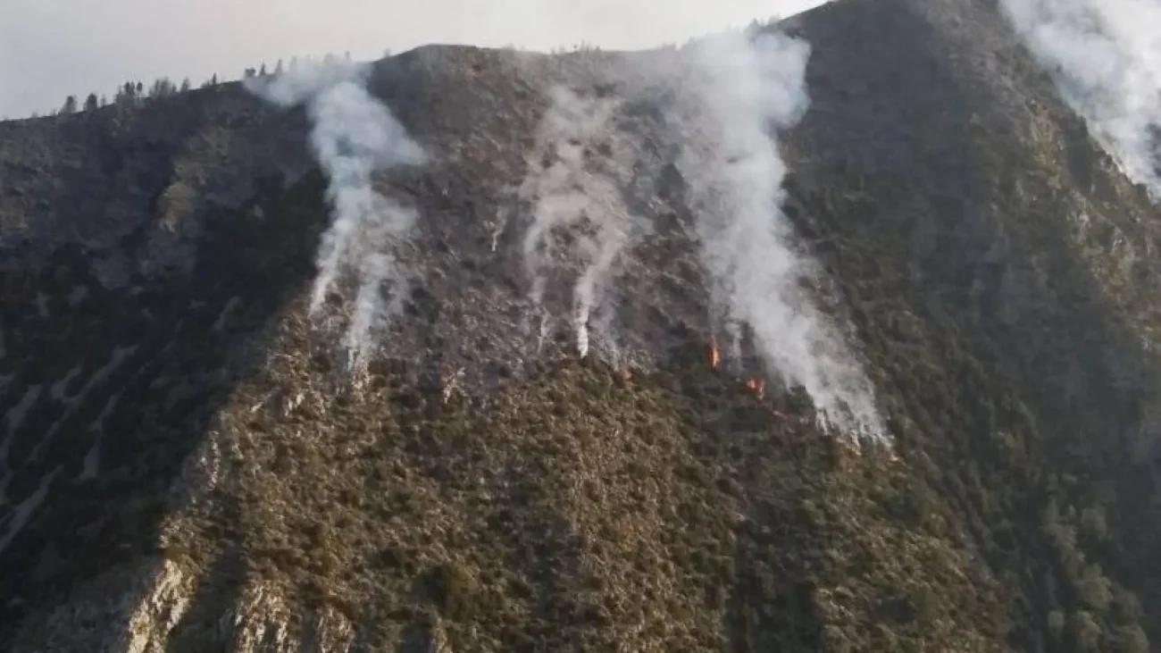 Sigue activo un incendio causado por un rayo a más de 2.000 metros de altura en el Pirineo aragonés – heraldo.es