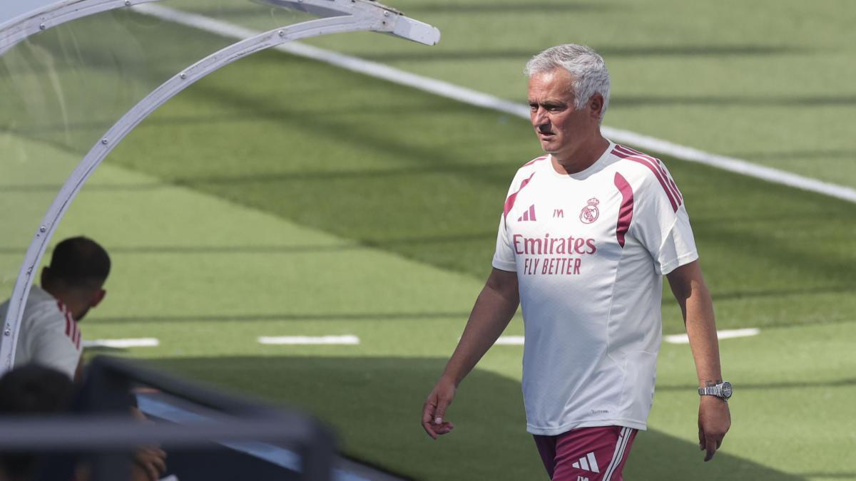 Mourinho defiende a Vinícius: “La gente tiene que aprender a comportarse con él, no le respetan” – La Vanguardia