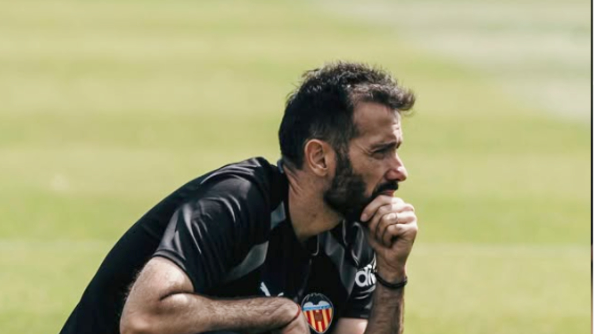 Un lateral derecho lleva ya 21 días bloqueando el mercado del Valencia – MARCA