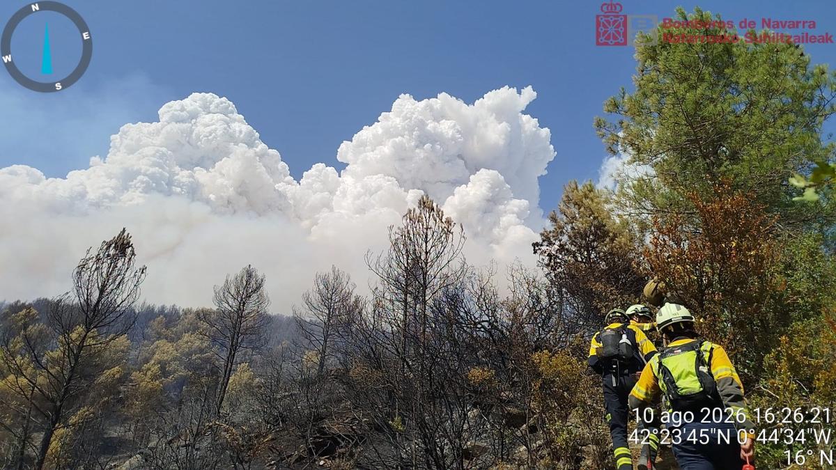 Los bomberos navarros vuelven a desplegarse en Aragón, esta vez en el incendio de Peñas de Riglos – Diario de Navarra