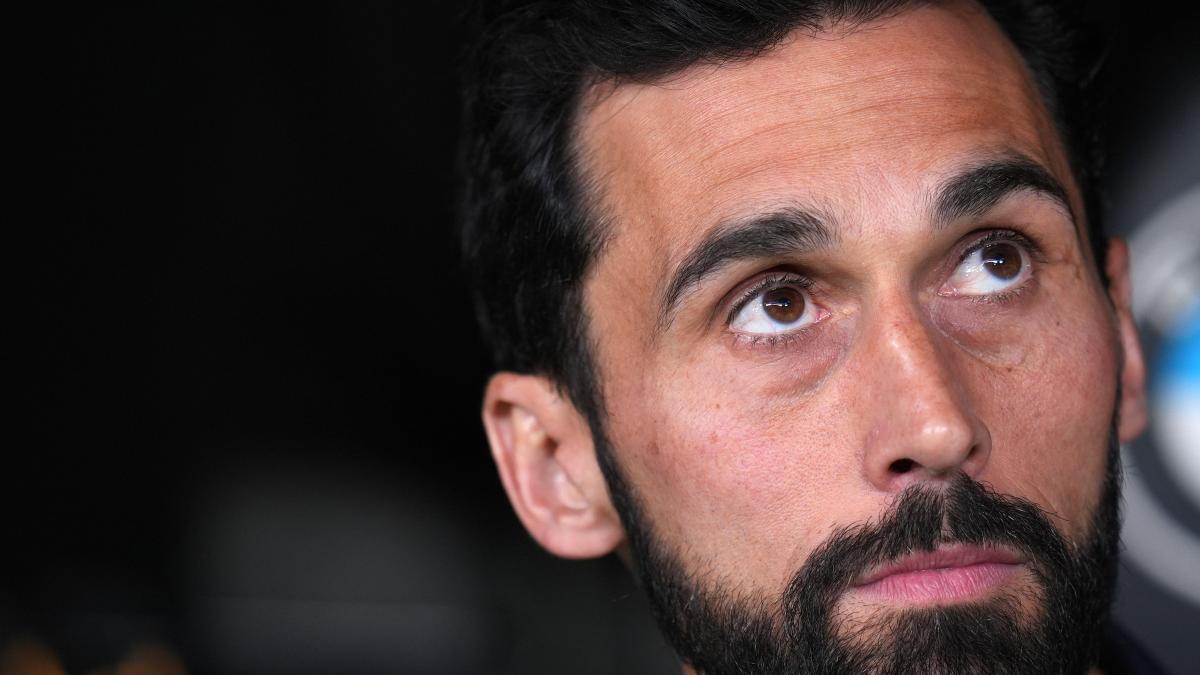 De la expulsión de Arbeloa al penalti sin portero: los vídeos del surrealista Málaga-Fulham – La Vanguardia