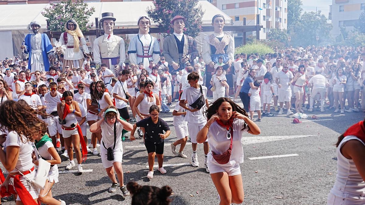 Ya son 50 los heridos, tres de ellos graves, en Noáin al explotar varios cohetes entre la multitud durante el chupinazo de sus fiestas – Diario de Navarra