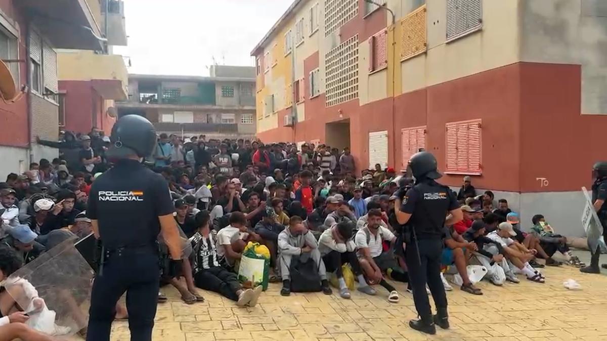 Disparos al aire y tensión a las puertas del centro de acogida de Loma Colmenar de Ceuta – La Vanguardia