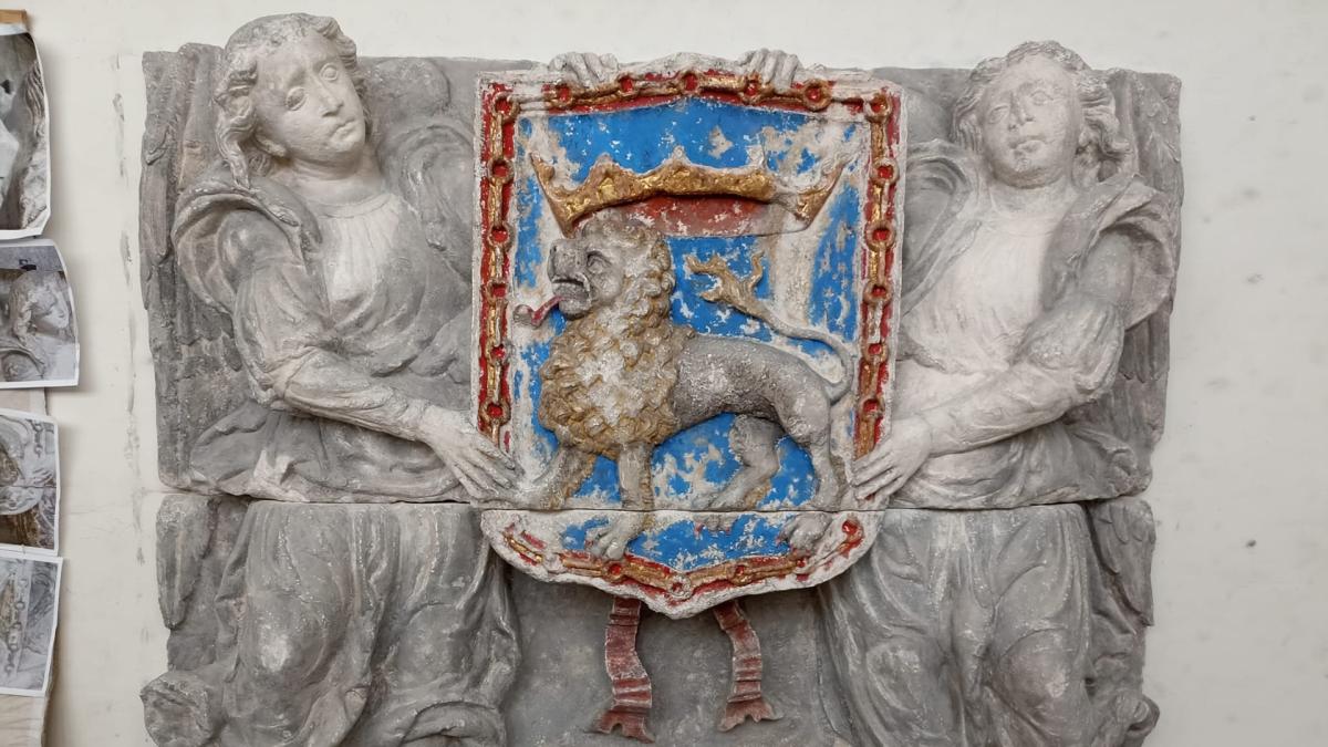 Una réplica del escudo original de Pamplona presidirá el zaguán del Ayuntamiento con motivo del Privilegio de la Unión – Diario de Navarra
