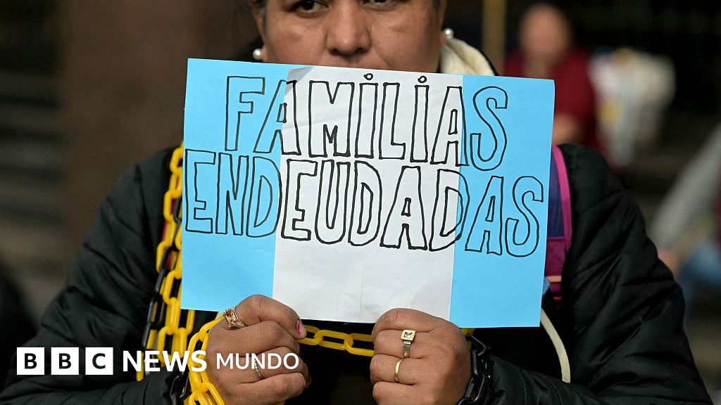 «Ya ni intentamos refinanciar la deuda porque es impagable»: los millones de argentinos que se han convertido en morosos (y qué dice sobre la economía del país)