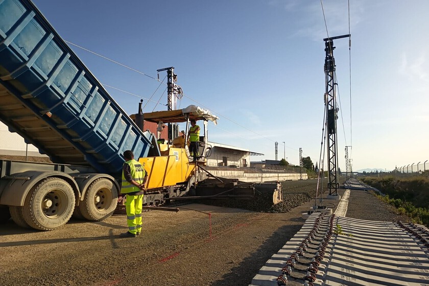 De Murcia a Almería hay 200 kilómetros y 10 horas de tren pasando por Madrid. Estamos un pasito más cerca de cambiarlo – Xataka