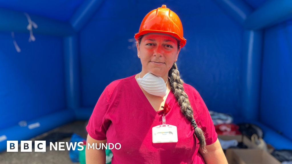 «Al sentir el terremoto volví a la escuela por mi hija y una niña de 10 años acabó muriendo en mis brazos»