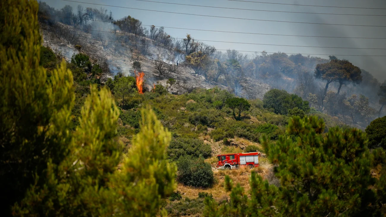 Cataluña ve una «mejora» en el peligro de incendio pero mantiene el Infocat por Senet (Lleida) – La Razón