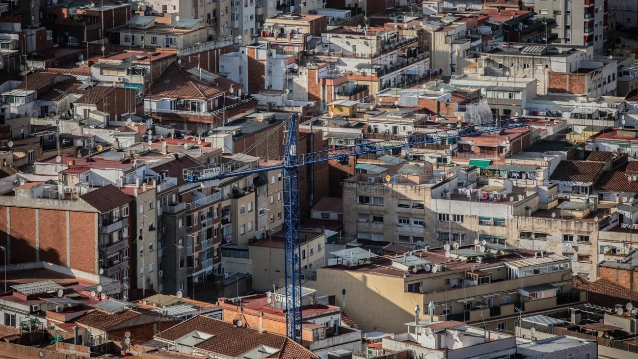 Clamor contra la ley que limita la compra especulativa de vivienda en Cataluña – La Razón
