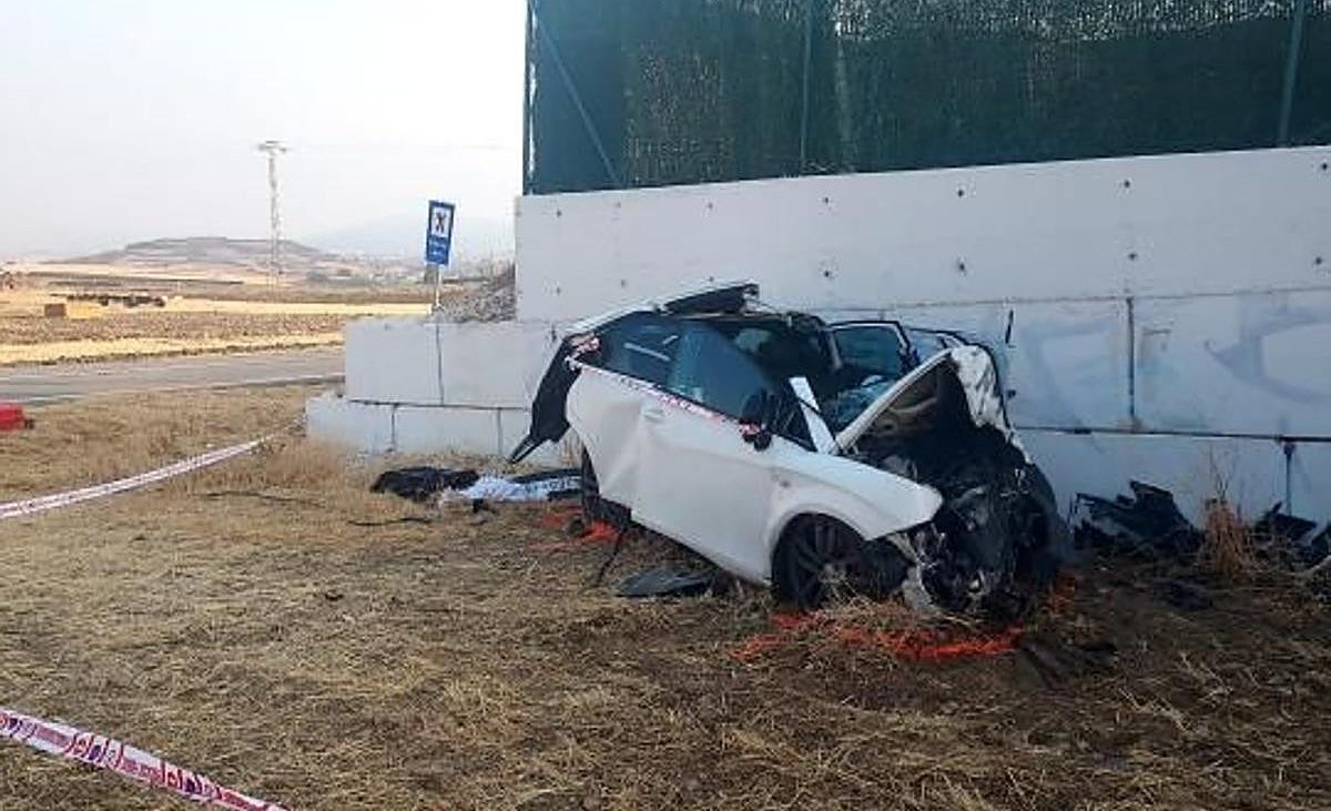 Dos fallecidos de 38 y 23 años, y otro de 24, herido muy grave tras un accidente vial en Navarra – El Diario Vasco