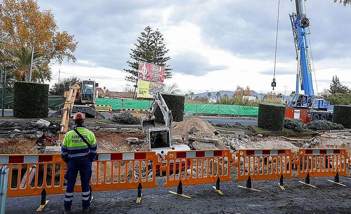 Ingresados siete trabajadores al sufrir una inhalación de gas en las obras del colector central de Murcia – La Verdad
