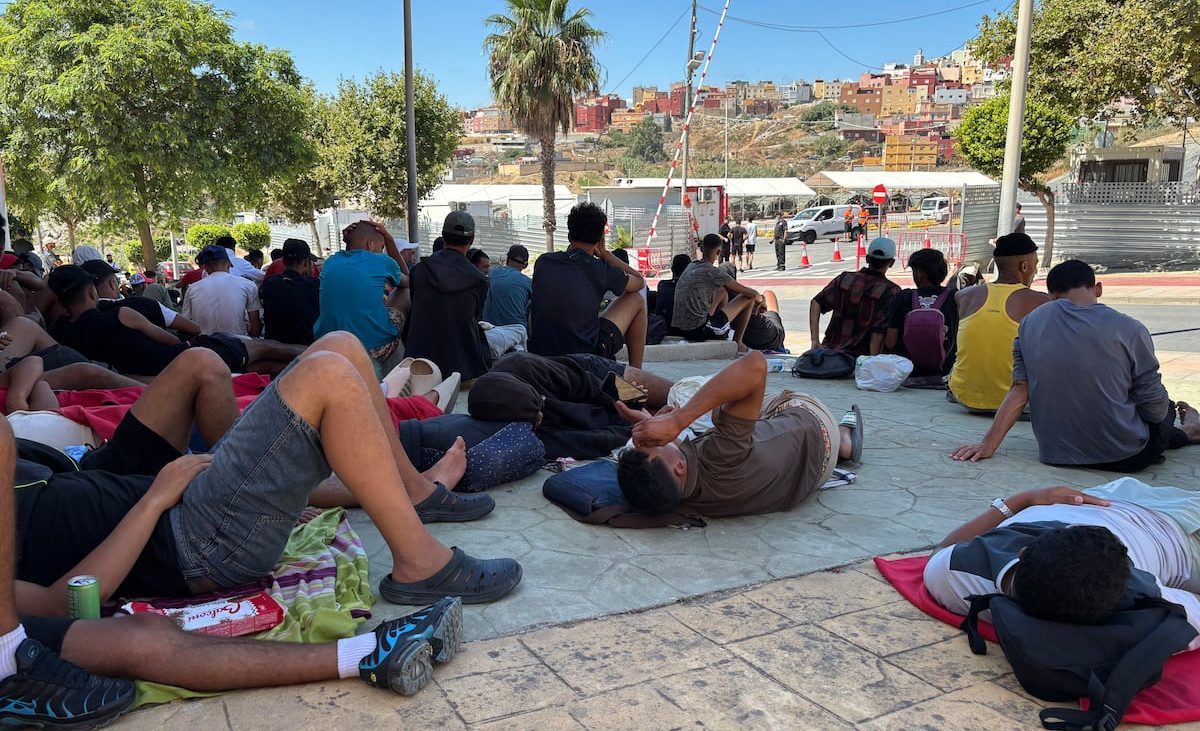 Los migrantes de Ceuta que recelan de los espacios de acogida: “Nos quieren ahí porque es más fácil expulsarnos”