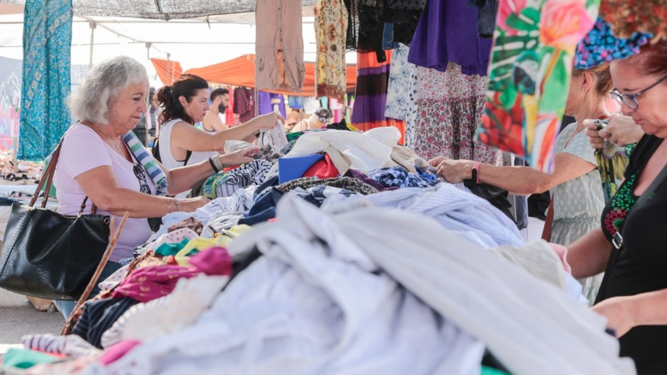 Los mercadillos ambulantes ganan estabilidad con permisos de hasta 30 años – Canal Extremadura