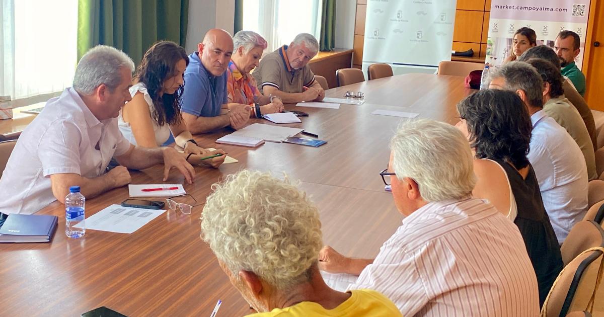 El Gobierno regional trabaja con agricultores y ganaderos para evaluar los daños del incendio de La Mierla y definir las ayudas – Gobierno de Castilla-La Mancha