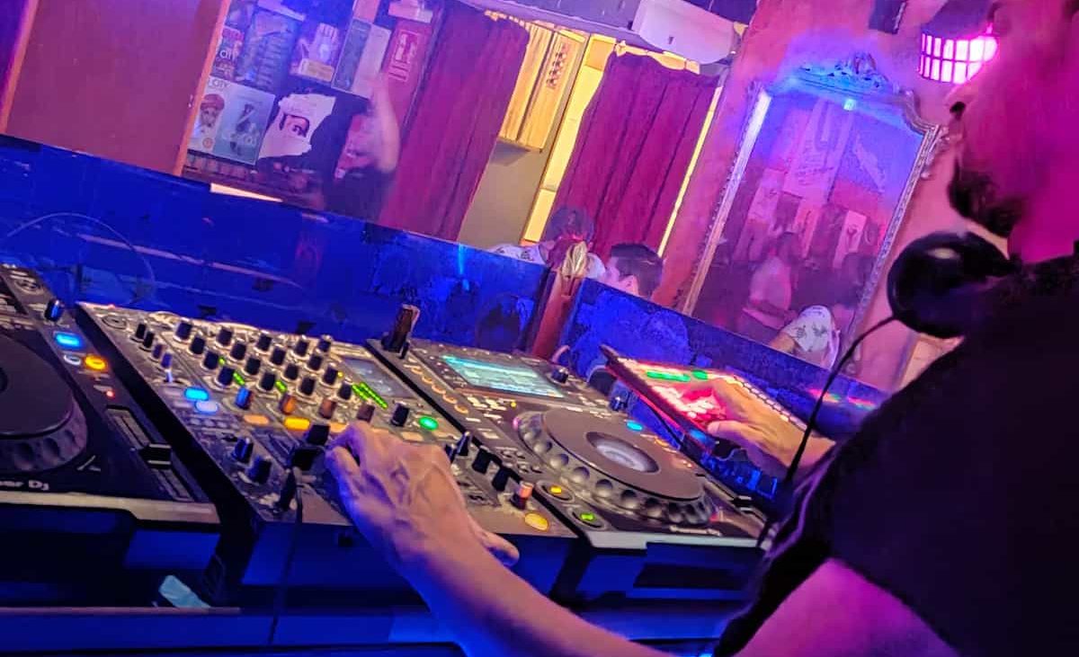 Sesiones de DJ gratis las noches de verano en Radio City – Visit Valencia