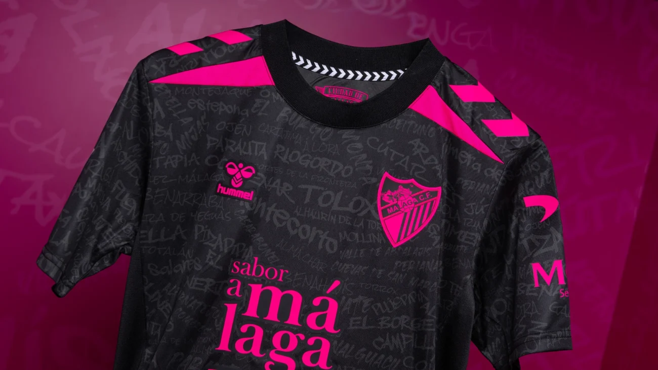 El Málaga CF lanza su tercera equipación: gris con detalles rosa… ¡y con todos los municipios de la provincia representados! – Radio Marca Málaga