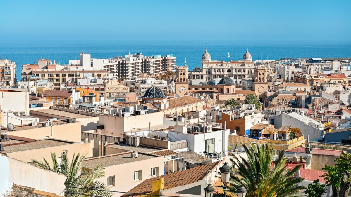 Andalucía, Cataluña y País Vasco se plantan contra el IVA del 21% a los apartamentos turísticos – Economía Digital