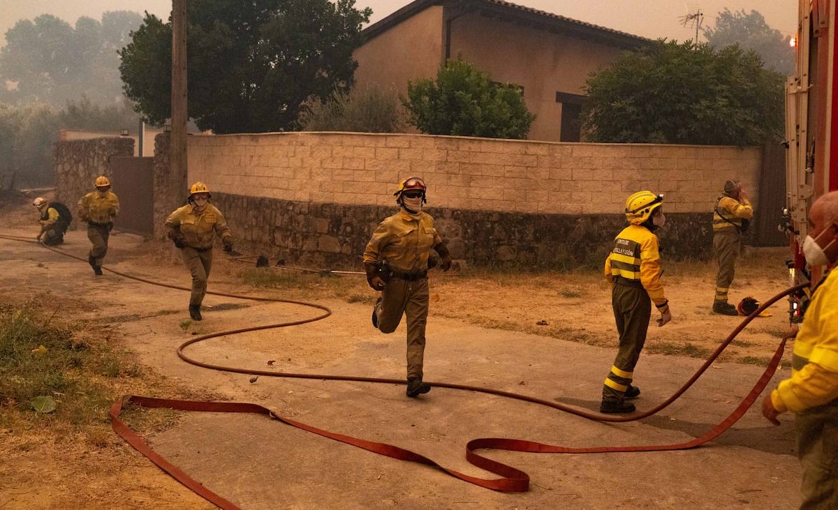 Las mil y una calamidades de los bomberos de Castilla y León tras el incendio más grave de la historia de España: “Es inhumano” – EL PAÍS