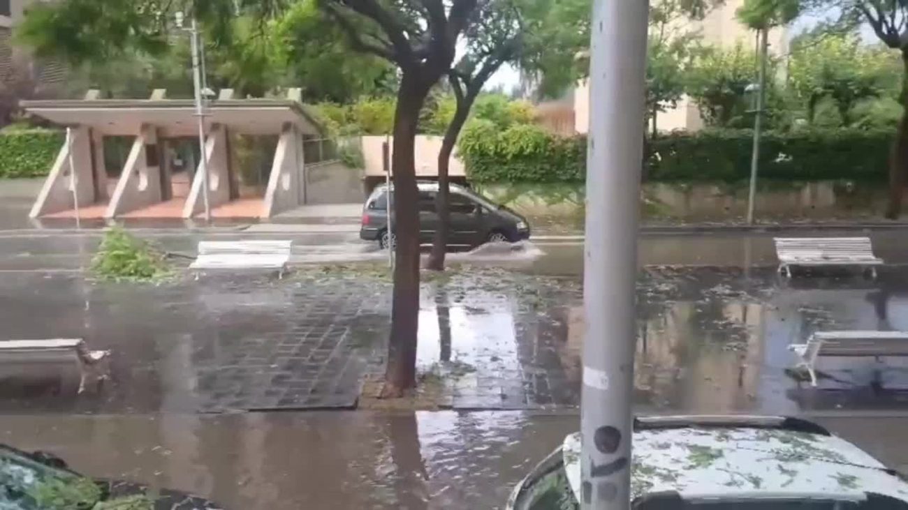 La lluvia y el fuerte viento causan pequeñas inundaciones en Cataluña – ABC