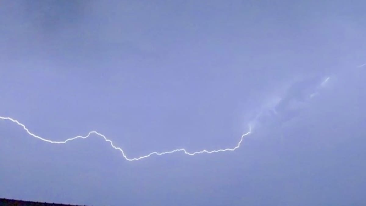 Una fuerte tormenta, con numerosos rayos y relámpagos, sorprende en Málaga de madrugada – Cadena SER