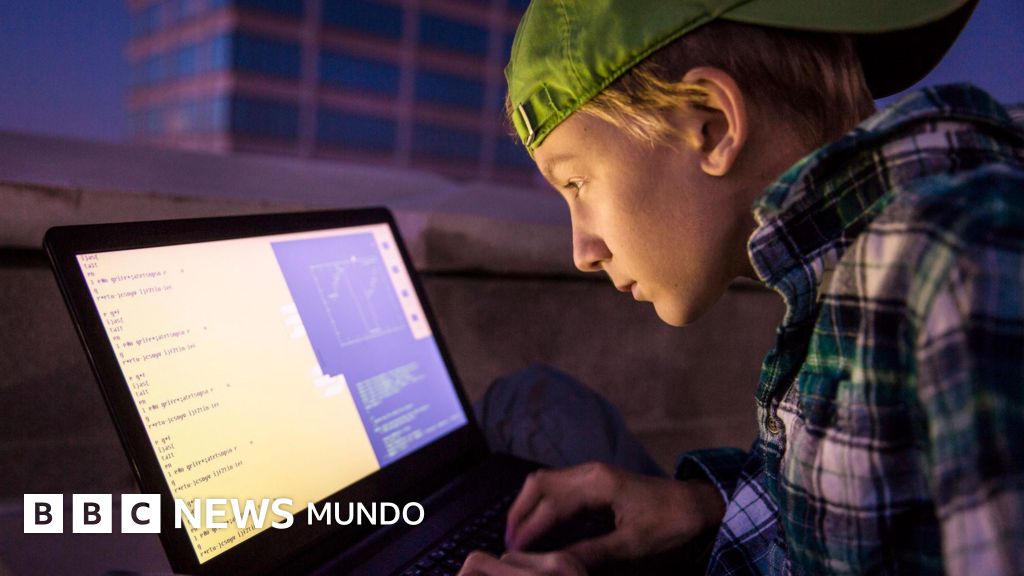 «Quiero utilizar mis habilidades cibernéticas para el bien»: cómo la policía de Reino Unido busca rehabilitar a hackers adolescentes