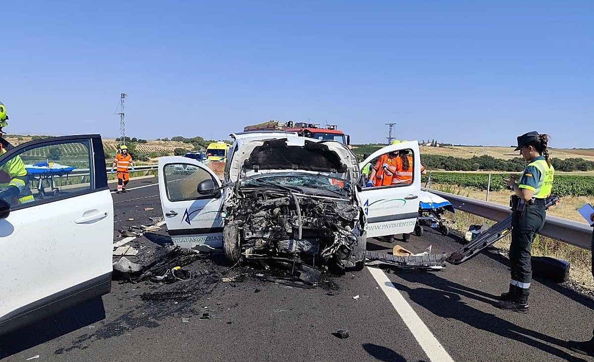 Una mujer en estado crítico y cuatro heridos en una colisión frontal en la N-232 en Ausejo – La Rioja