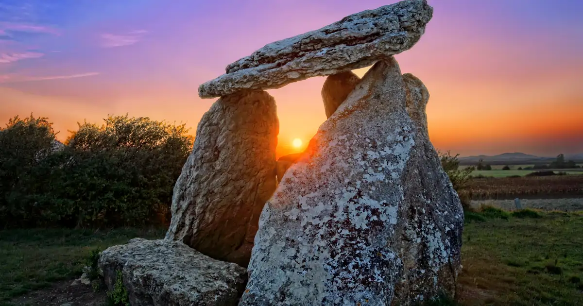 La «casa de las brujas» prehistórica del País Vasco desde la que ver el eclipse total de Sol – Viajes National Geographic