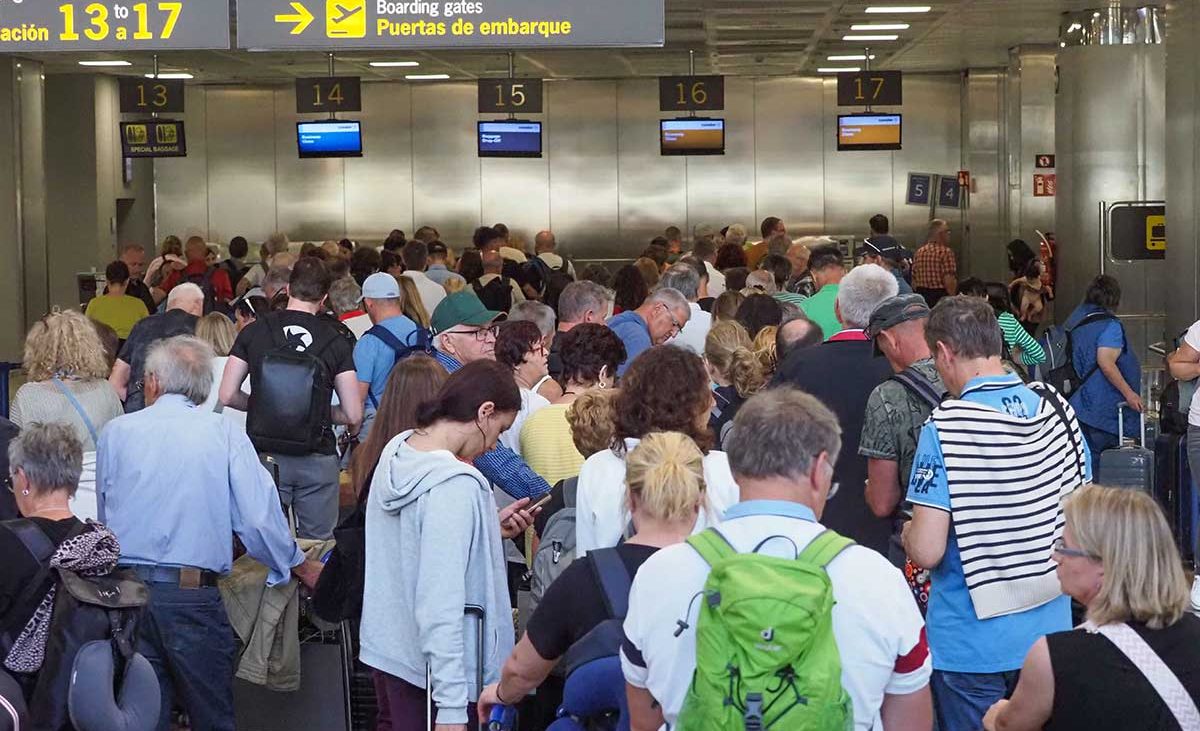 Más retrasos en los aeropuertos: los 60.000 italianos que viven en Canarias tendrán controles aleatorios – Diario de Avisos